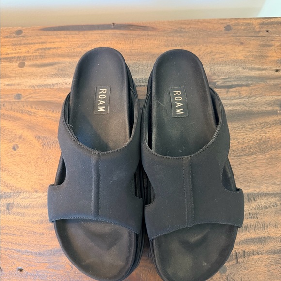 Roam Black Slide Sandals - Picture 5 of 5